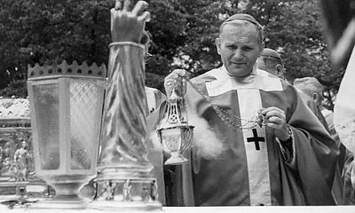 Przełom w sprawie Karola Wojtyły. Tajne akta z krakowskiej kurii zmieniają historię