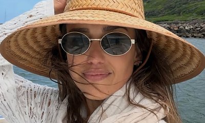 Jessica Alba wypięła rozgogolone ciało w bikini. Fani: "Wyglądasz jak siostra córki" [zdjęcia]