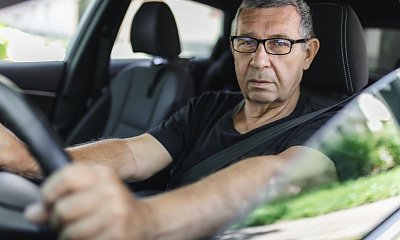 Wojna o prawo jazdy seniorów. Statystyki są bezlitosne. Czy kary dla starszych to dobry kierunek?