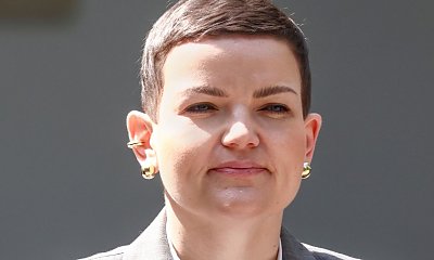 Ministra kultury na gali Fryderyków. Gigantyczne gwiazdy i łaty na garniturze. Ktoś pisze: "Strój z odzysku"