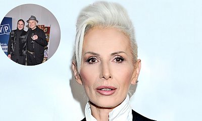 Synowie Kory odcięli się od show-biznesu. Ich podobieństwo do znanej mamy odbiera mowę