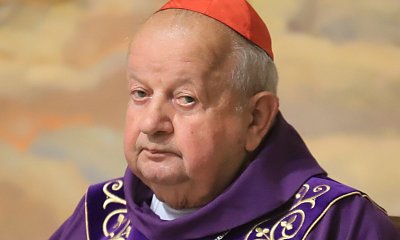 Sąd grozi kardynałowi Dziwiszowi policją, a ten przypomina o swoich przywilejach. Kto ma rację w tym sporze?