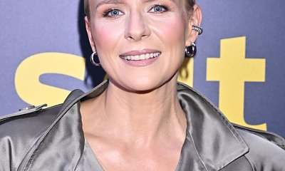Aneta Zając z wdziękiem odsłoniła nogi do nieba w mikroskopijnej mini. Fani: "Inna osoba" [zdjęcia]
