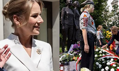 Marta Nawrocka oddała hołd bohaterkom Powstania Warszawskiego. Pierwsza Dama wystąpiła w stylizacji skrojonej dla kobiet 40+ [zdjęcia]