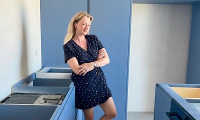 Mieszkania gwiazd: Ula Chincz pokazała kuchnię w swoim włoskim domu. Jeden szczegół za oknem odbiera mowę [zdjęcia]