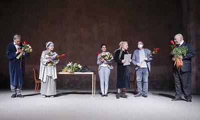 Krystyna Janda kompletnie zmieniła fryzurę. Teraz ma dredy i warkoczyki