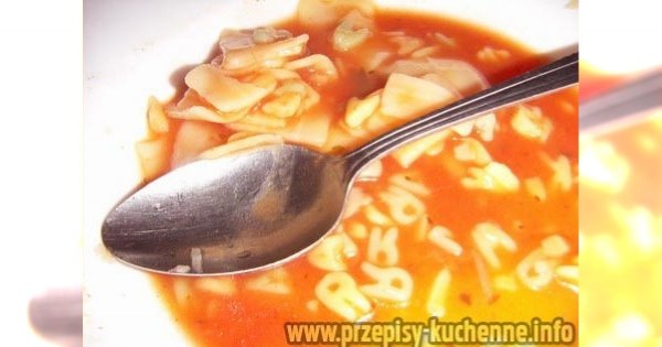 Zupa pomidorowa z literkami