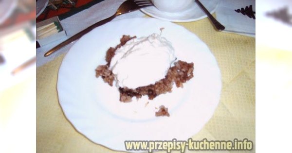 Ryż ze śmietana i śliwkami