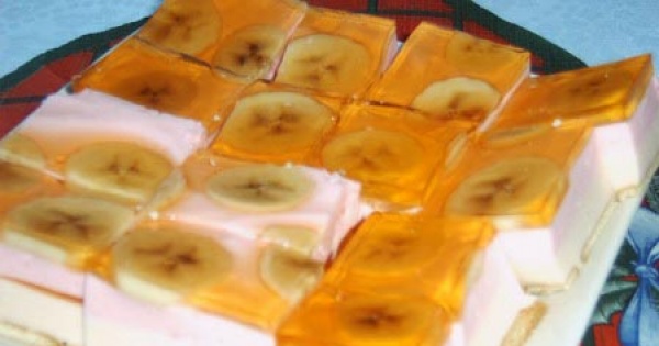 Sernik na zimno z bananami