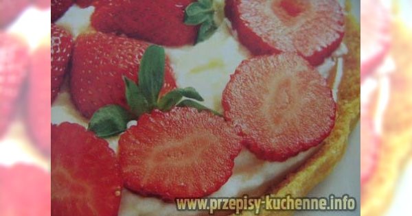 Słodka tarta z truskawkami