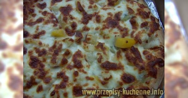 Pizza z bananami i kiwi