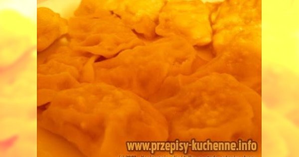 Pierogi z suszonymi śliwkami