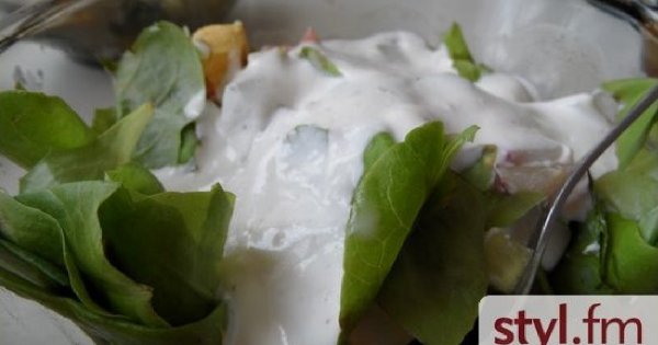 Sałatka z serem feta i jajkiem