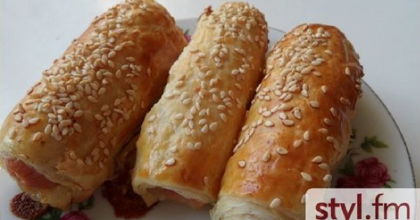 Parówki w cieście francuskim