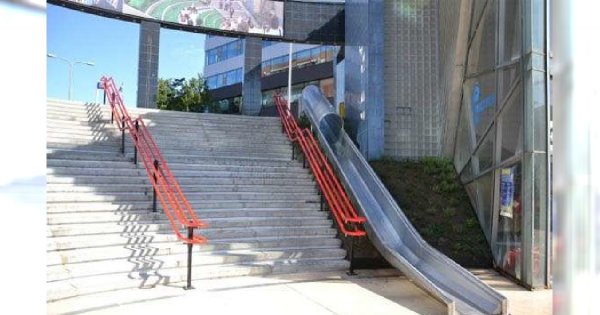 Zjeżdżalnia zamiast ruchomych schodów