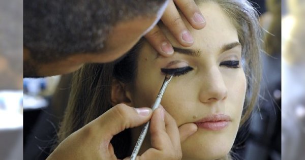 Jak powiększyć oko za pomocą eyelinera?