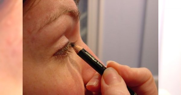 Jak wykonać makijaż smoky eyes?
