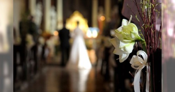 Rozpoczęcie ceremonii ślubnej – czyli kto kroczy drogą do ołtarza?