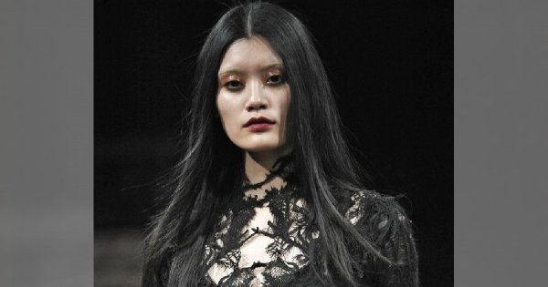 Gotyckie makijaże na pokazie Julien Macdonald