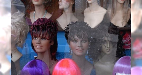 Jakie zabiegi fryzjerskie mogą niszczyć włosy?