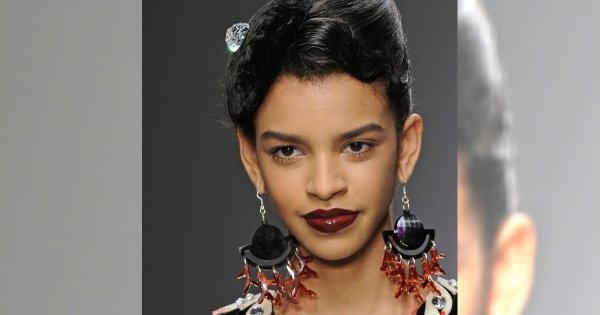 Mocny akcent na usta na pokazie Holly Fulton