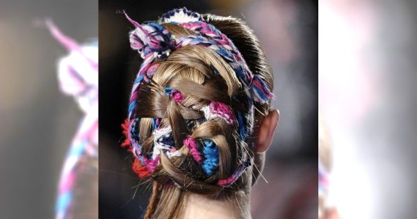 Chusta we włosach – trend Thakoon