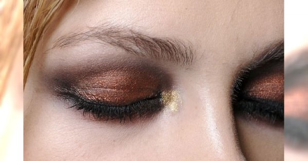 Jak wykonać smoky eye w trzech kolorach?