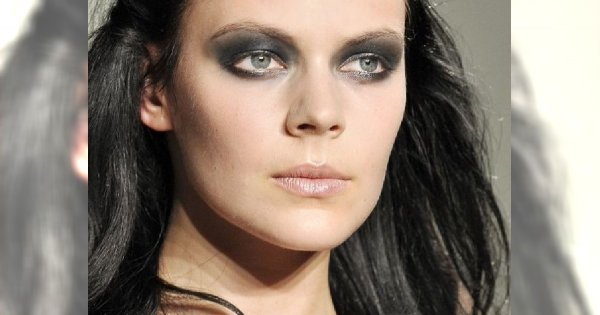 Smokey eye na pokazie Rodarte