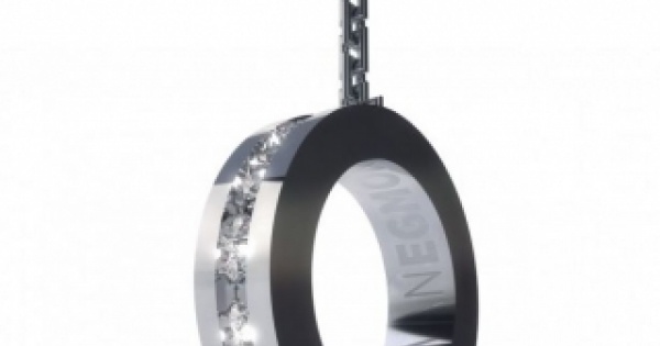 Lampa w kształcie obrączki