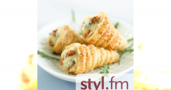 Rożki z serem gorgonzola i suszonymi pomidorami