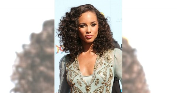 Tajemnicza Alicia Keys (FRYZURY)