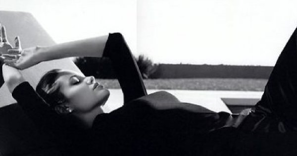 Angelina Jolie w kultowej roli Audrey Hepburn