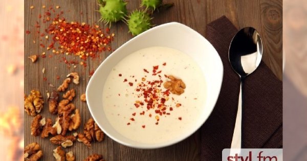 Rozgrzewająca zupa serowa z szynką i chilli