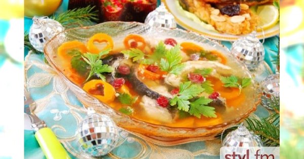 Karp w galarecie z żółtym serem