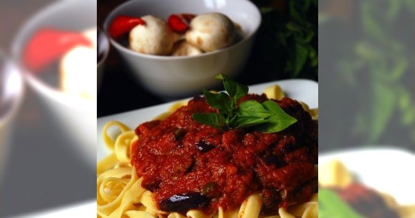 Tagliatelle z sosem pomidorowo-mięsnym