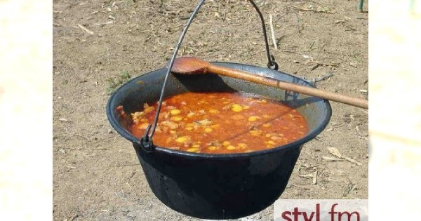 Szybki gulasz w sosie malinowym
