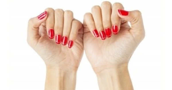 Jak wykonać domowy manicure?