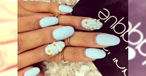 Niebiański manicure: paznokcie w kolorze baby blue
