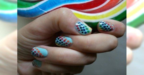 Palce lizać! Cukierkowy manicure