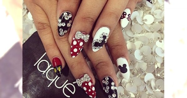 Zrób sobie prezent - manicure z kokardką