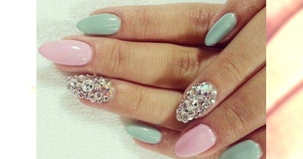 Luksusowy manicure dla kobiety z pazurem!