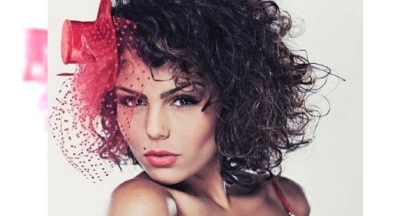 HOT uczesania dla brunetek o półdługich włosach