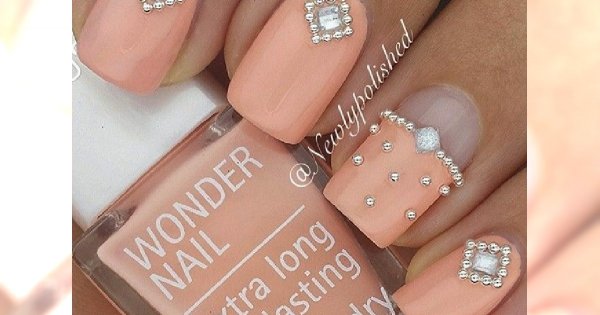 Gustowny manicure z dodatkiem pereł - efekt "wow" gwarantowany!