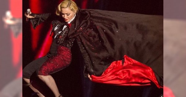 BRIT AWARDS 2015: Madonna spadła ze sceny!