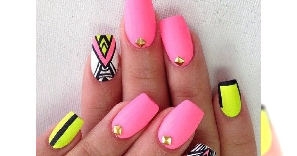 Neonowy manicure - w sam raz na mroźny luty!