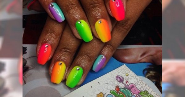 Neonowy manicure na wiosnę i lato - TOP galeria
