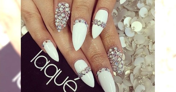 Diamonds manicure idealny na weekend: poznaj czar małych kryształków