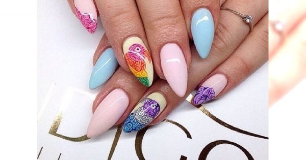 Neony vs. pastele, czyli sposób na perfekcyjny manicure!