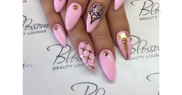 Śliczne pastele z bogatymi zdobieniami - 15 propozycji na oryginalny manicure