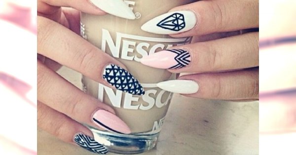 Śliczny manicure dla wyjątkowego wyglądu Twoich dłoni